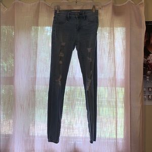 Lightwash ripped jeans